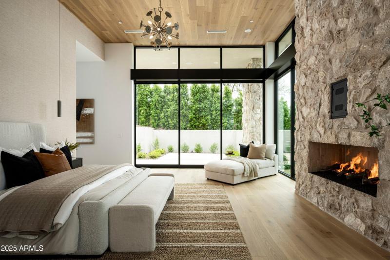 6535 N 40th Place-34