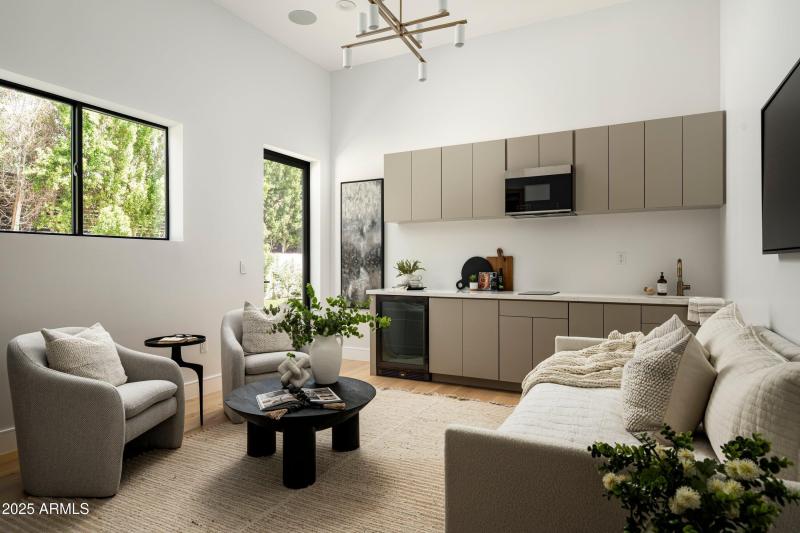 6535 N 40th Place-45