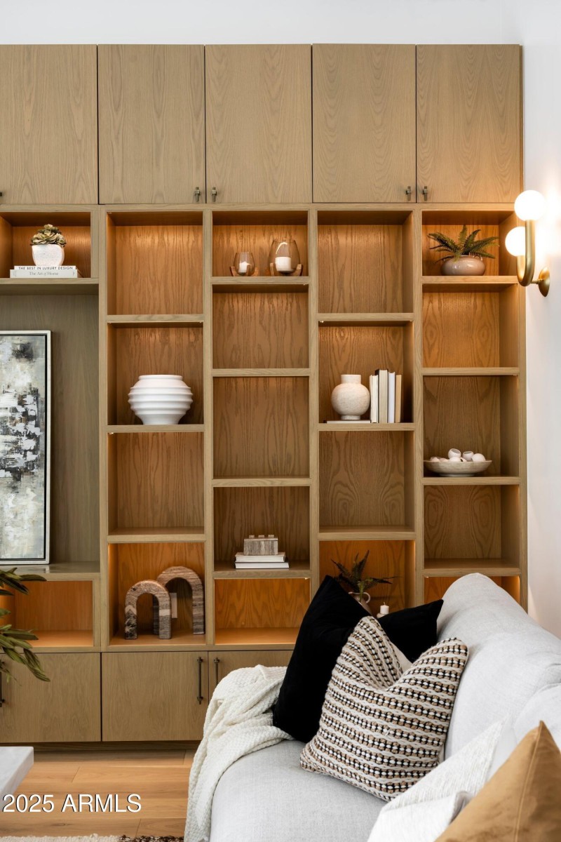 6535 N 40th Place-97