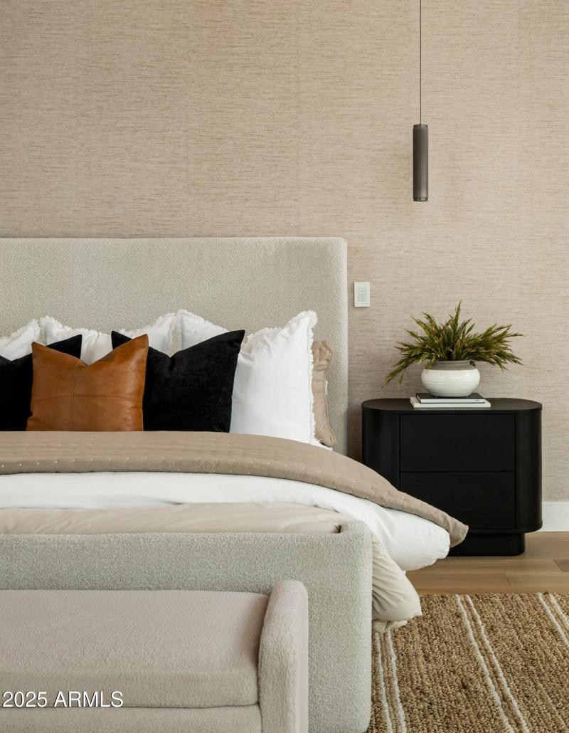 6535 N 40th Place-101