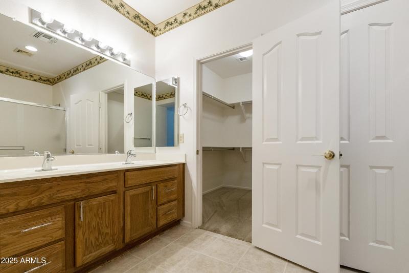 Primary Bath/walk-in closet entry
