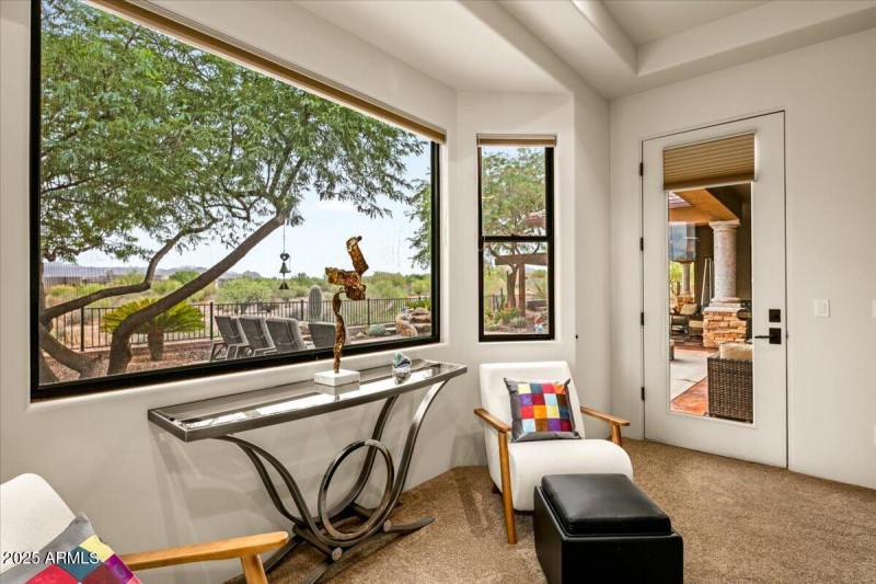 21-Primary Suite Sitting Area