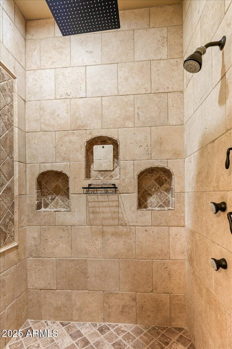 34-Ensuite Bath ~ Showers