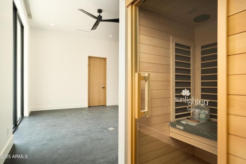 Gym/Wellness Room with Sauna