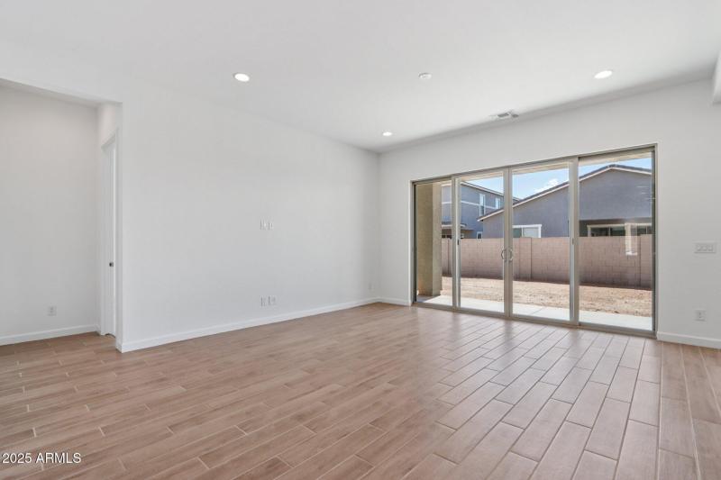 9-web-or-mls-E Utah Ave-S0909-009