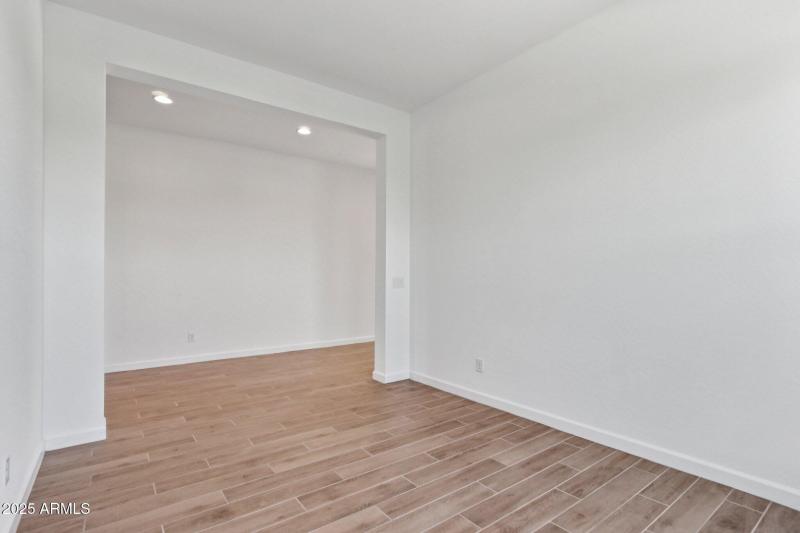 18-web-or-mls-E Utah Ave-S0909-018