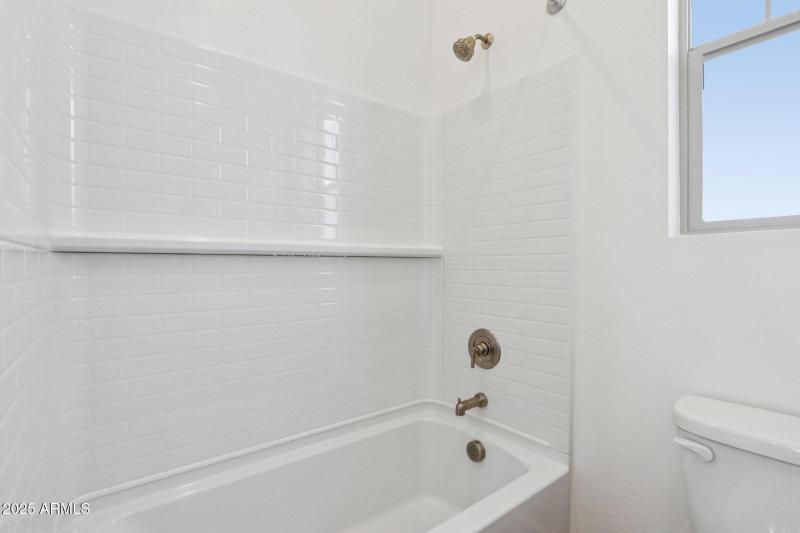 24-web-or-mls-E Utah Ave-S0909-024