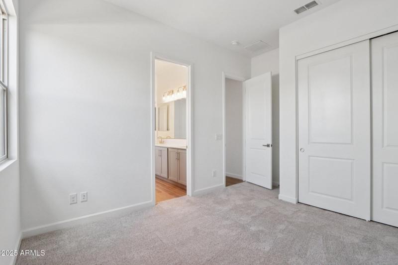 26-web-or-mls-E Utah Ave-S0909-026