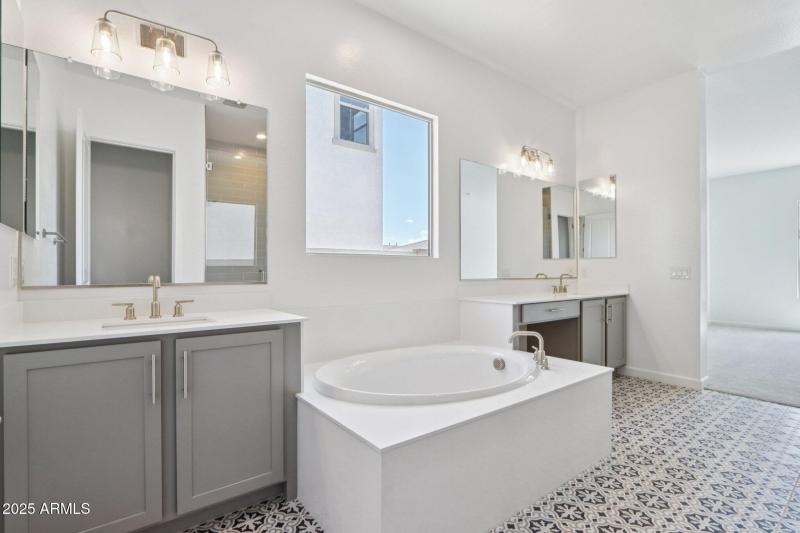 33-web-or-mls-E Utah Ave-S0909-033