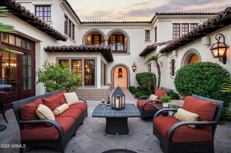 Private Courtyard Retreat