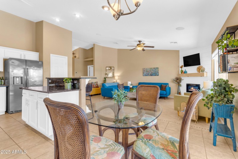 16_037_a4m_opnshw (1)