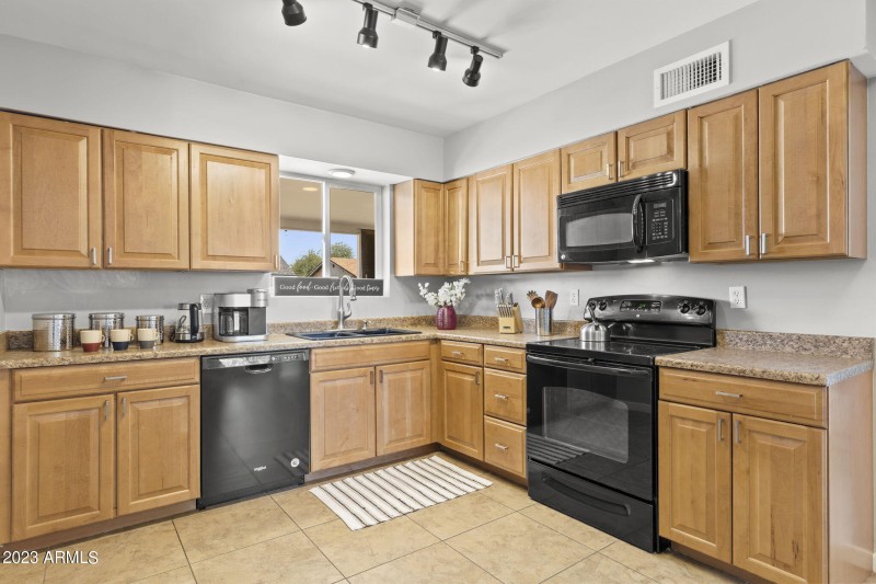 14-web-or-mls-8308-e-minnezona-ave