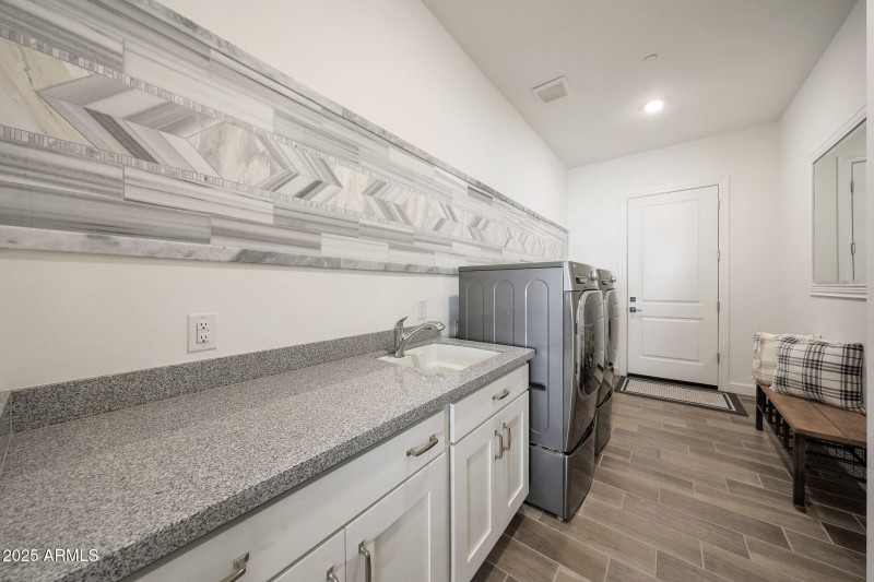 Tile detail in Laundry