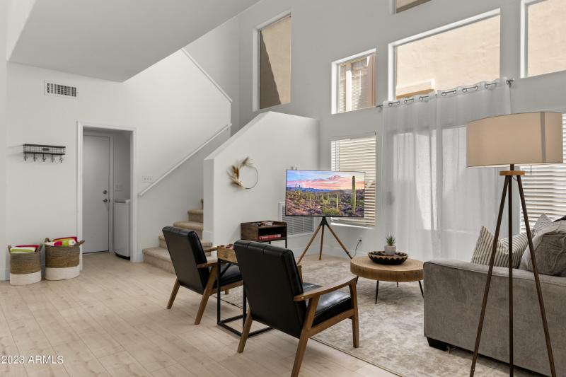 15_1143_E_Amberwood_Dr__015