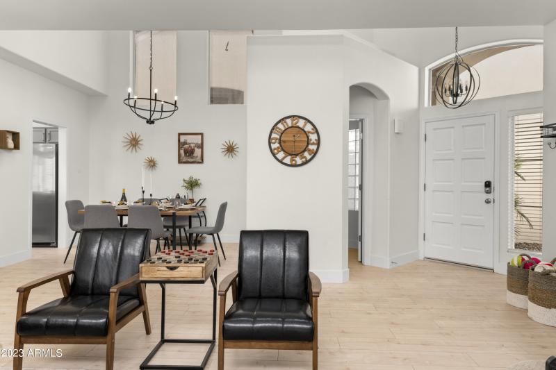 23_1143_E_Amberwood_Dr__023