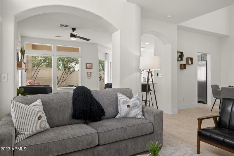 24_1143_E_Amberwood_Dr__024