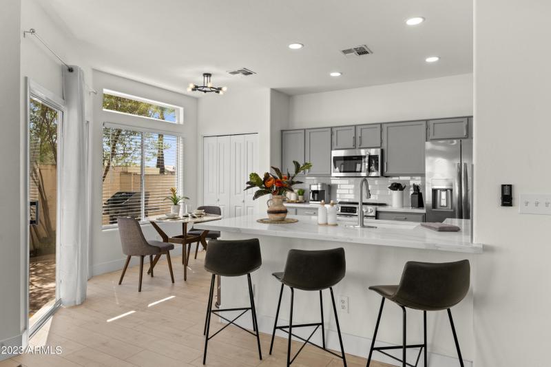 35_1143_E_Amberwood_Dr__035