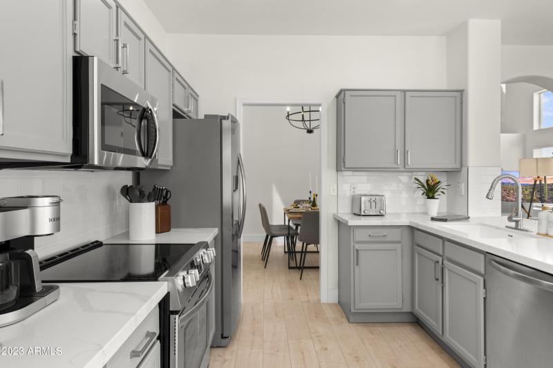 37_1143_E_Amberwood_Dr__037