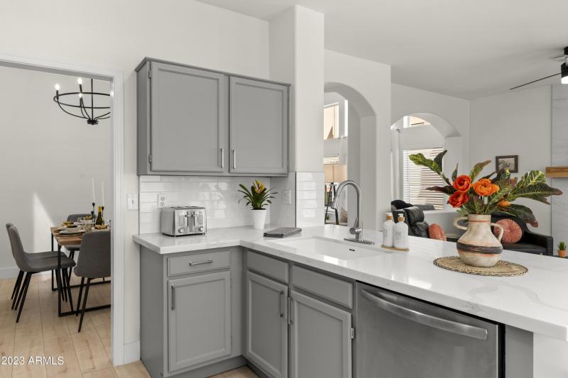 38_1143_E_Amberwood_Dr__038