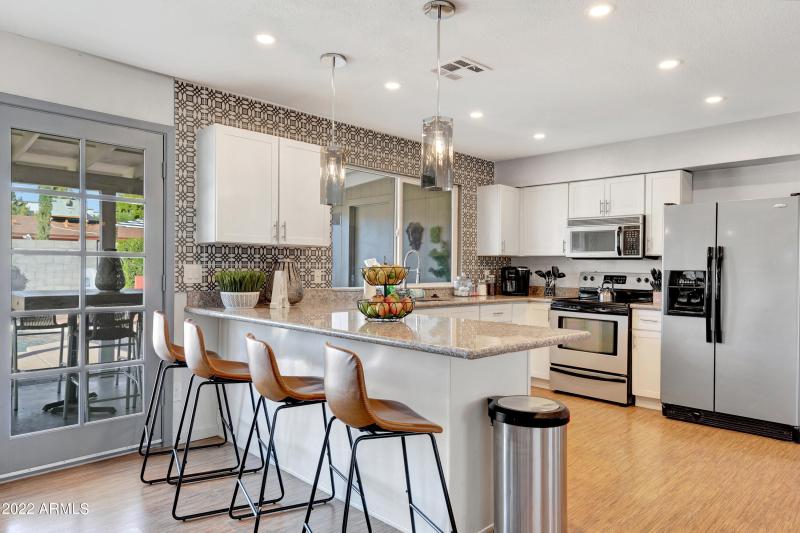 06_4820_E_Poinsettia_Dr__06