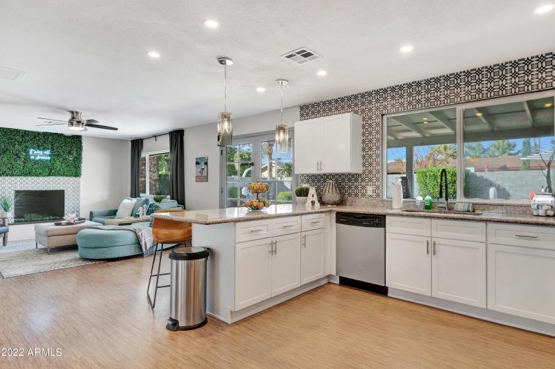 07_4820_E_Poinsettia_Dr__07