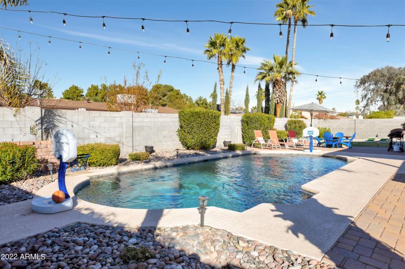 33_4820_E_Poinsettia_Dr__33