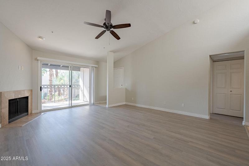 ENORMOUS GREAT ROOM!!