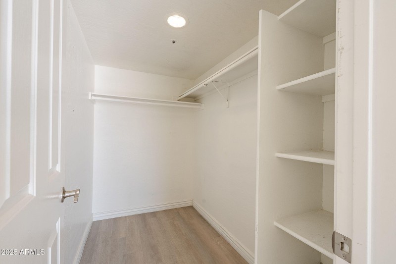 WHOA!! WALK IN CLOSET!!