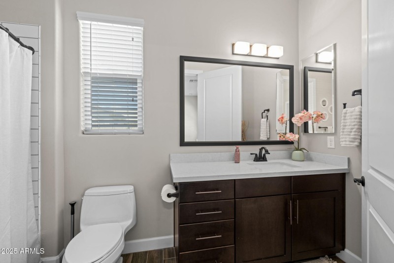 21011 Aquarius - 36Second Bathroom