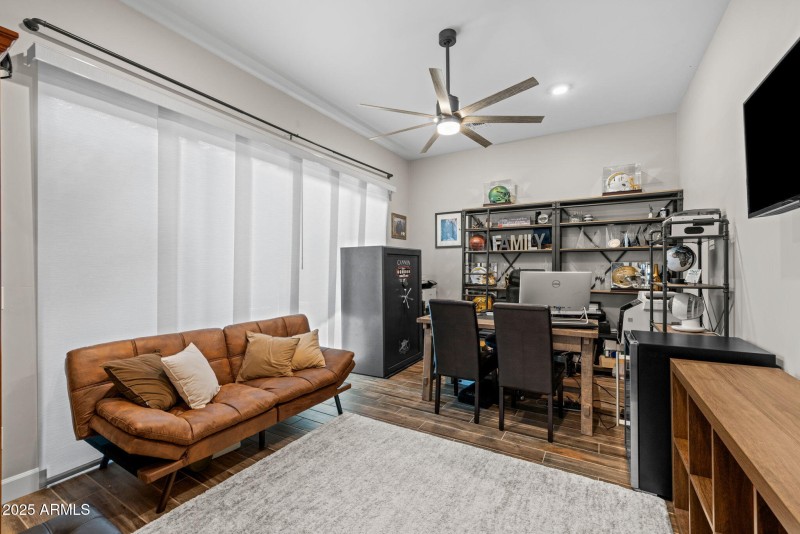 21011 Aquarius - 41Sitting Room