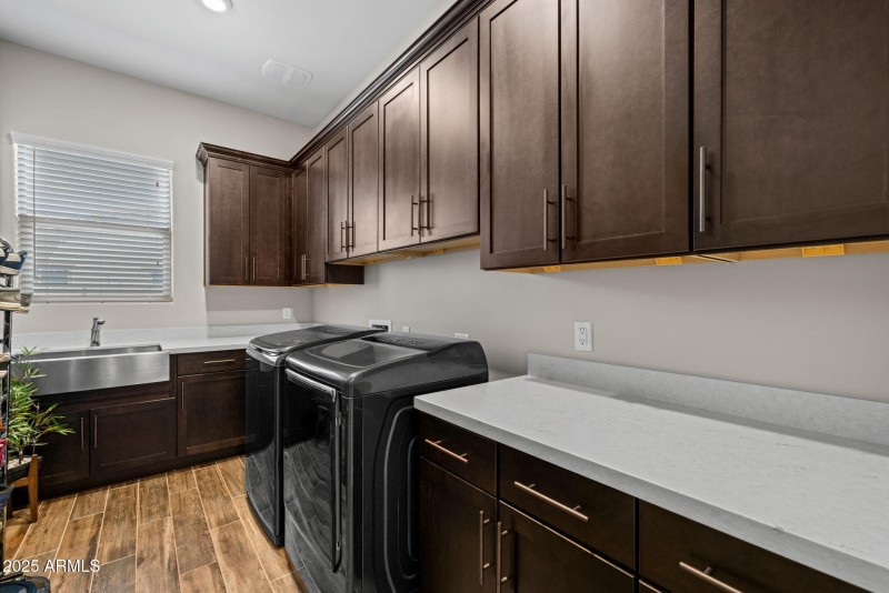 21011 Aquarius - 43Laundry