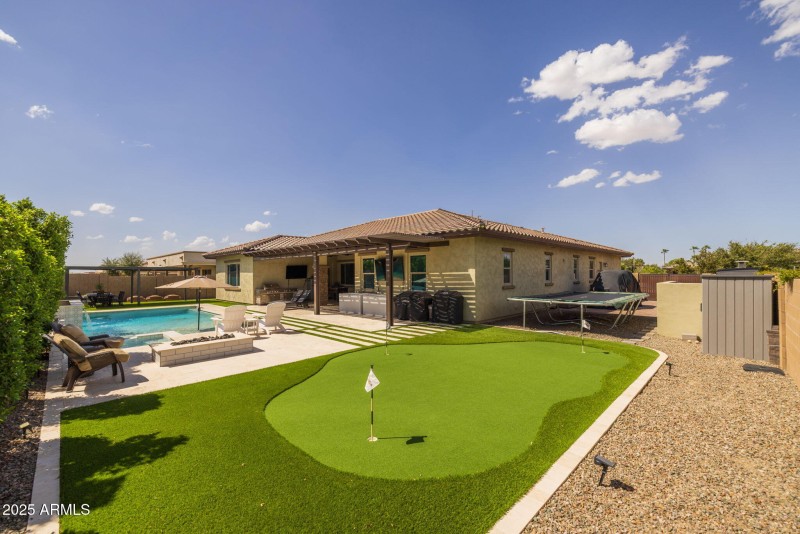 21011 Aquarius - 50Backyard