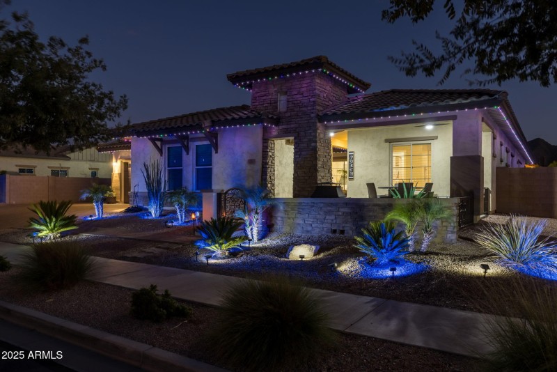 21011 Aquarius - 65Exterior Twilight