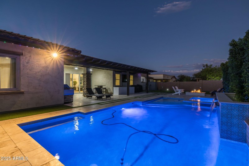 21011 Aquarius - 70Pool Twilight