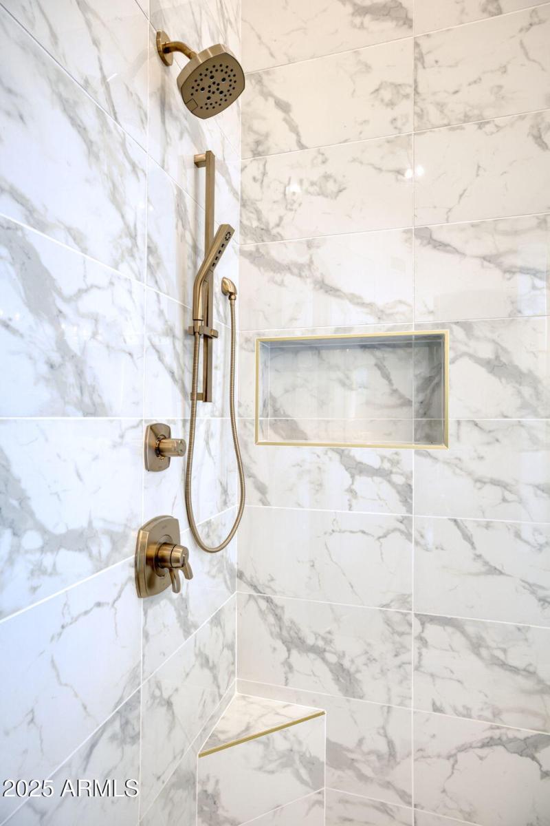 Gorgeous shower faucet