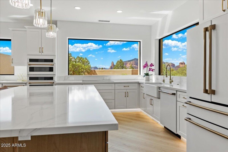 165 Pegasus - Kitchen