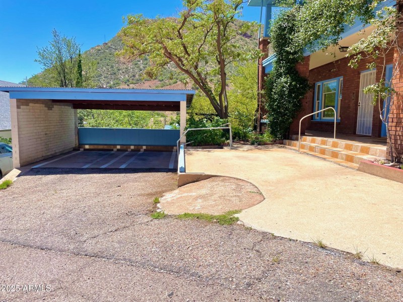 Private parking for 3 cars