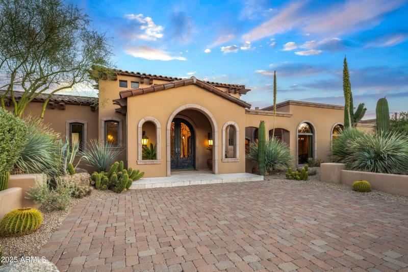 005_Elegant Entrance