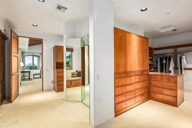 030_Primary Designer Closets