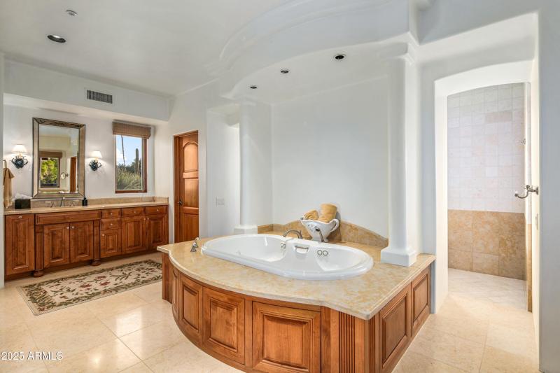 032_Luxury Spa Tub - Vanity 1