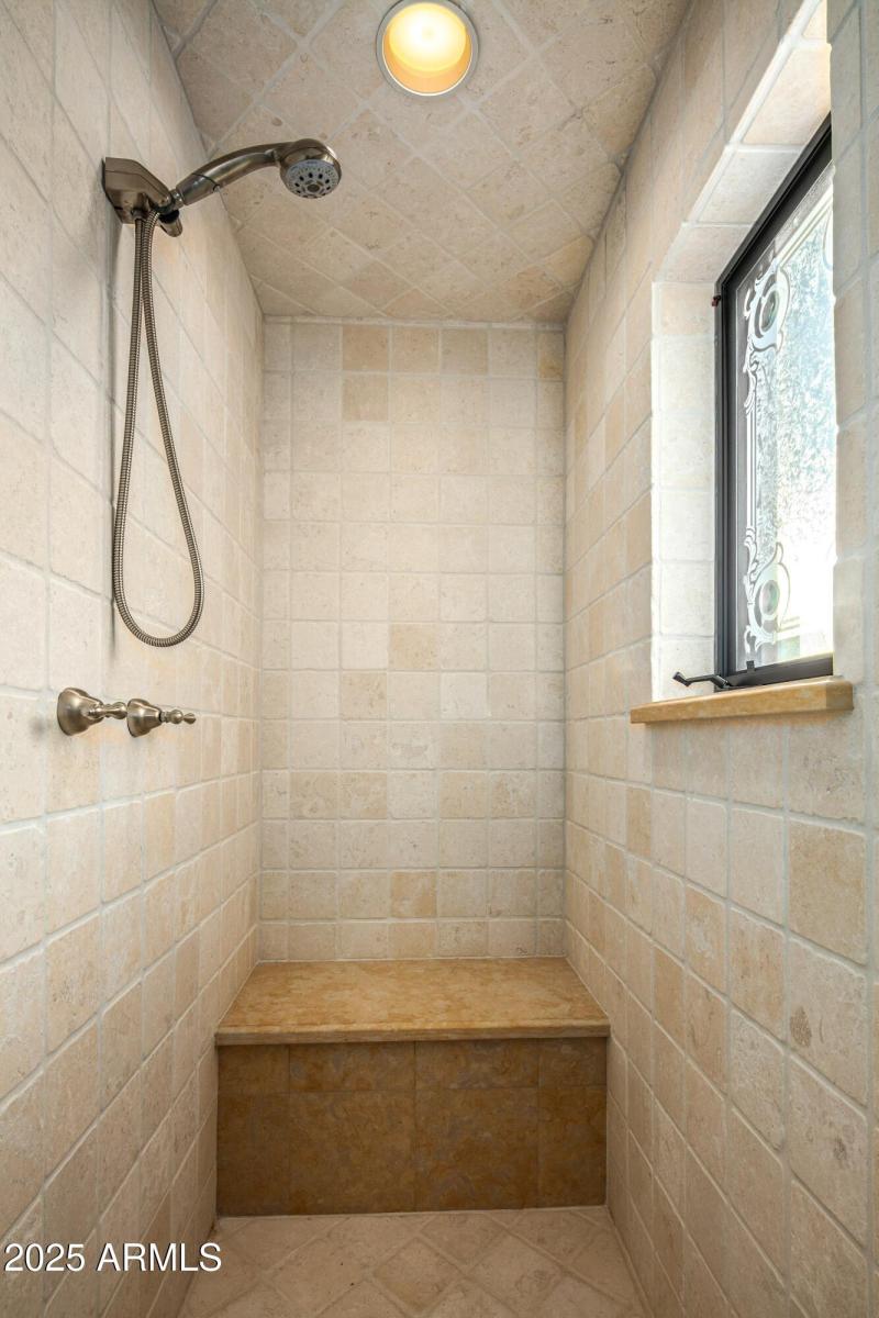 035_Steam Room & Shower