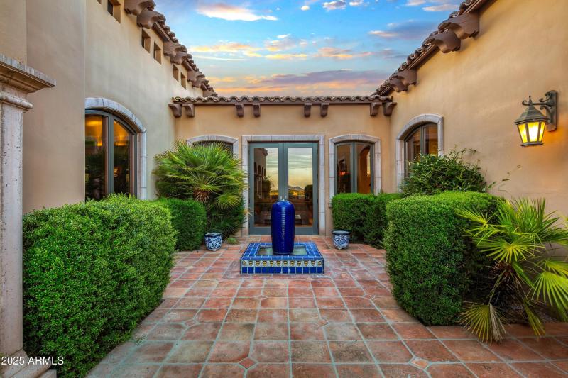 038_Office Patio Soothing Fountain