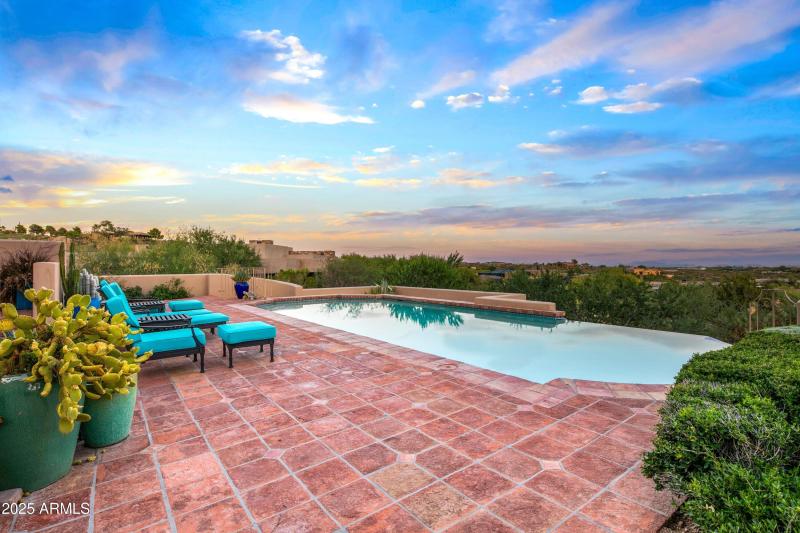 055_Expansive Patios