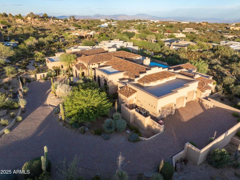 059_Separate Owner & Guest Entrances