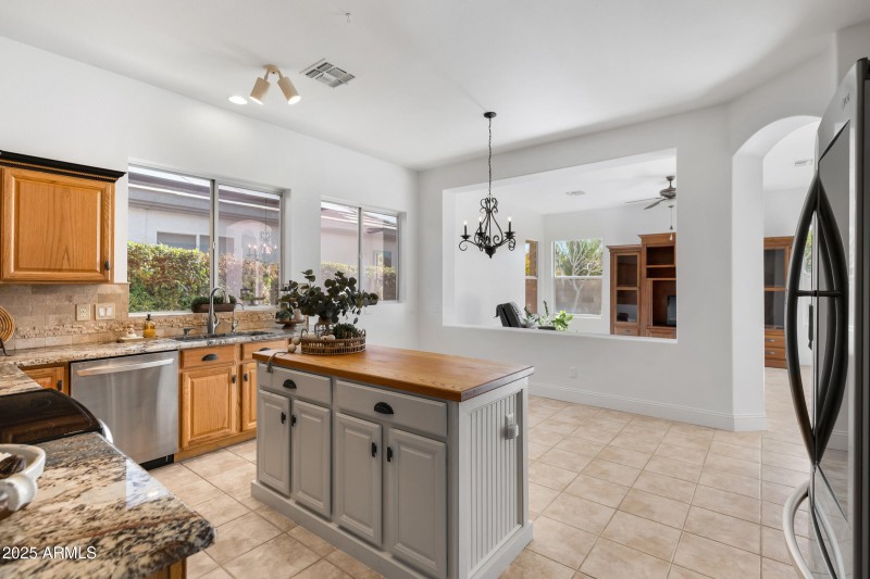 721 W Cherrywood Dr-16