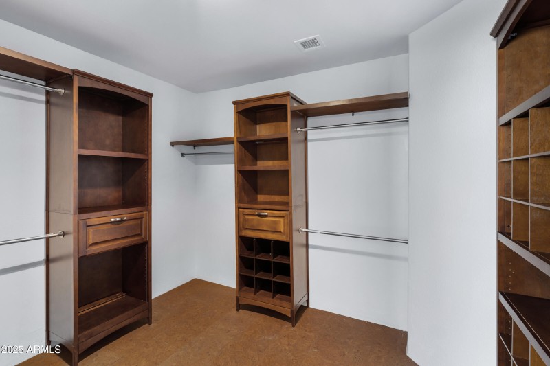 721 W Cherrywood Dr-32