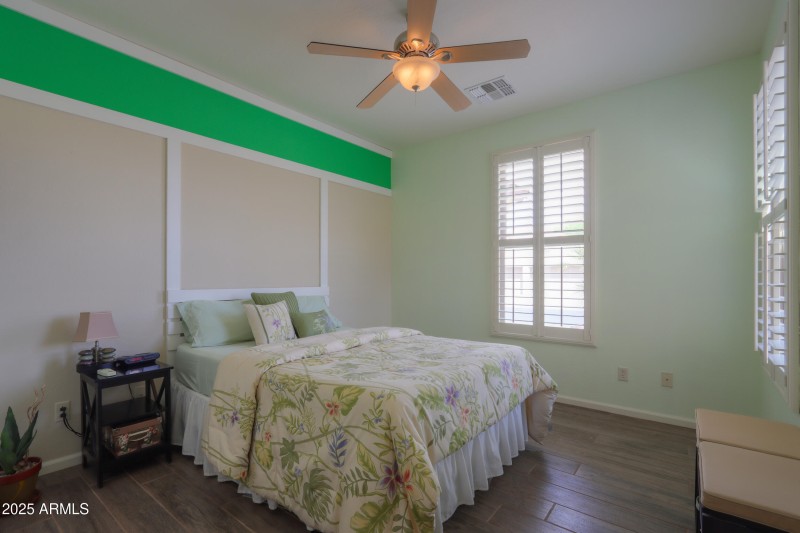Guest room w/tile flooring