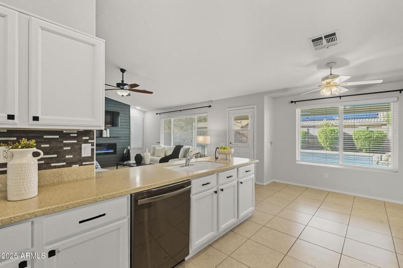Kitchen with Breakfast Bar