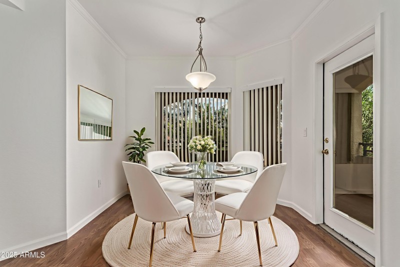 07-Van-Buren - Dining Room - Scandinavia