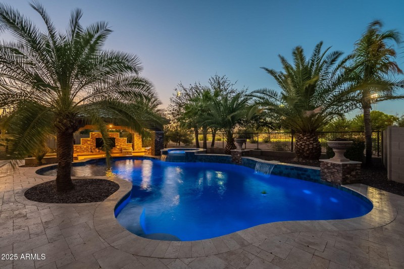 132-web-or-mls-Stonecrest-Twilight-29